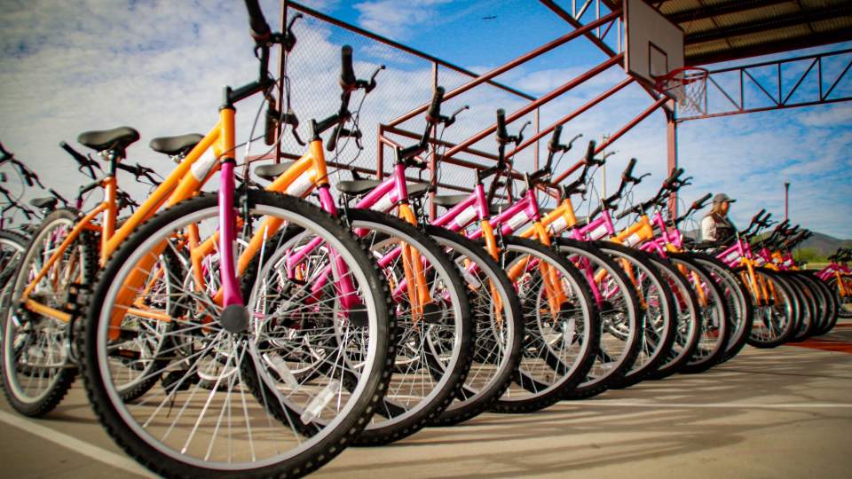 Gobierno de Sonora avanza hacia una Movilidad Sostenible con la entrega de bicicletas en la sierra alta de la entidad