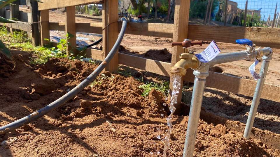 Avanza Gobierno del Estado en trabajos de red de agua potable en la colonia Tres Reinas 